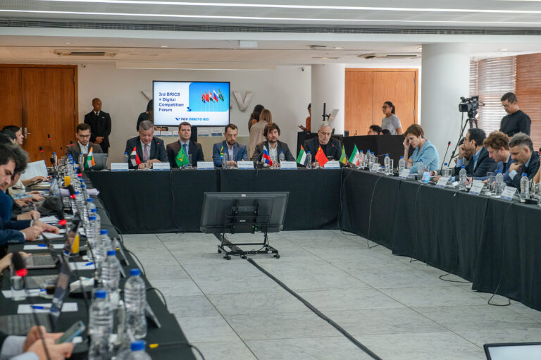 Autoridades antitruste dos BRICS estão prestes a anunciar a próxima etapa da luta contra monopólios globais durante encontro no Brasil